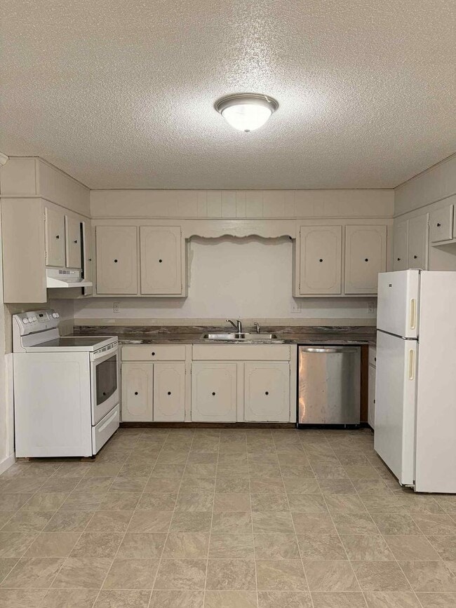 Photo - CHARMING 3 BEDROOM / 1 BATHROOM HOUSE IN J...