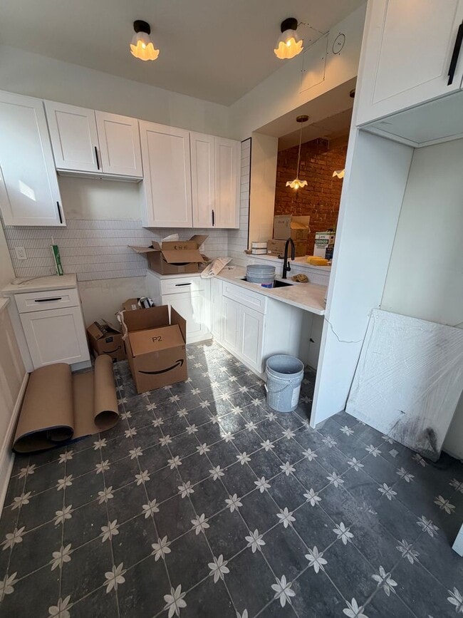 Building Photo - 4417 N 9th St Unit Front