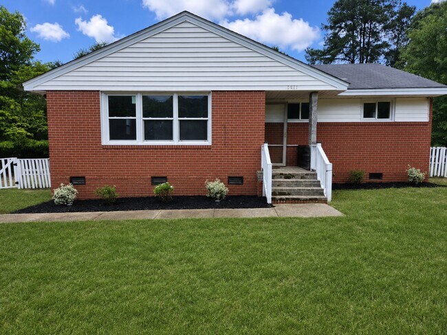 Building Photo - 1411 Stansfield Dr