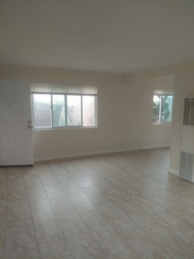 1633-1637 255th Street