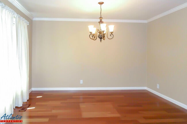 Photo - Beautiful Home | Brazilian Hwd Floors | Remodeled Kitchen | A/C
