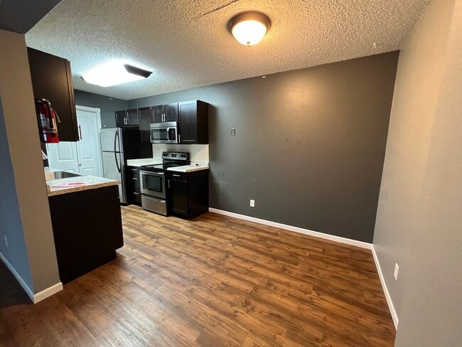 Photo - Updated Townhouse!!
