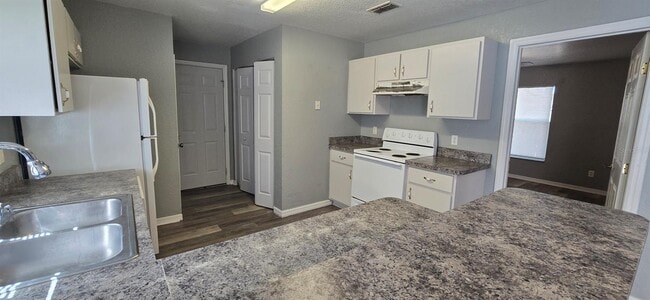 Photo - 5496 NW 57th Ave