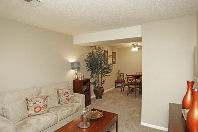 1BR, 1BA - 550 SF