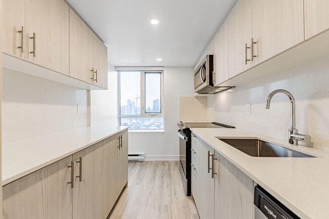 Photo - 201 Sherbourne St