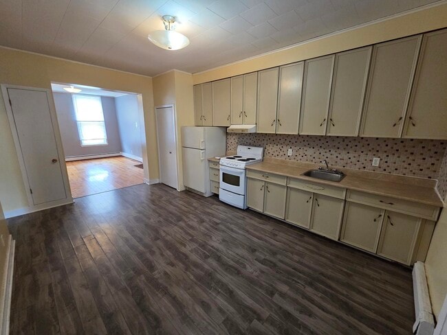 Building Photo - 23 Paddock St Unit 1