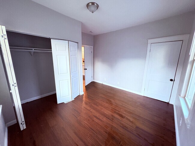 Photo - 2012 Schaeffer Pl