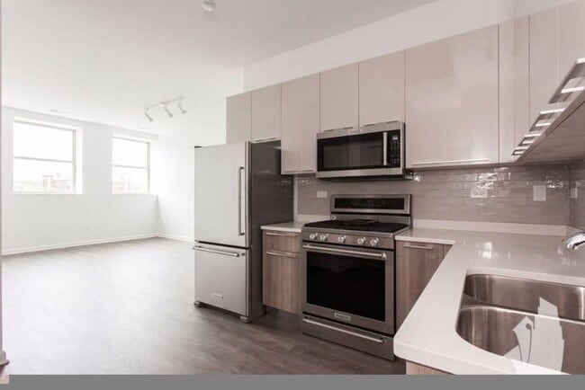 3 bedroom in Chicago IL 60613 - 3 bedroom in Chicago IL 60613 Condo Unit 301