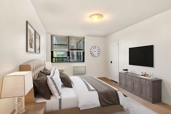 Photo - 1966 Newbold Ave