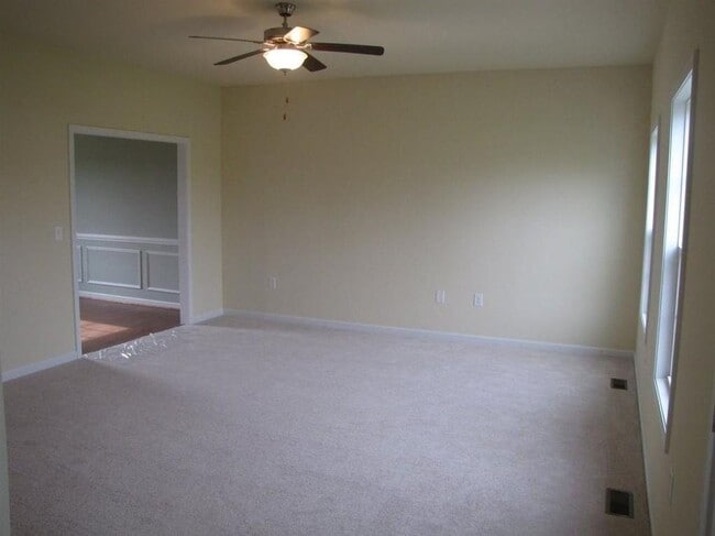 Photo - 203 Winnbrook St