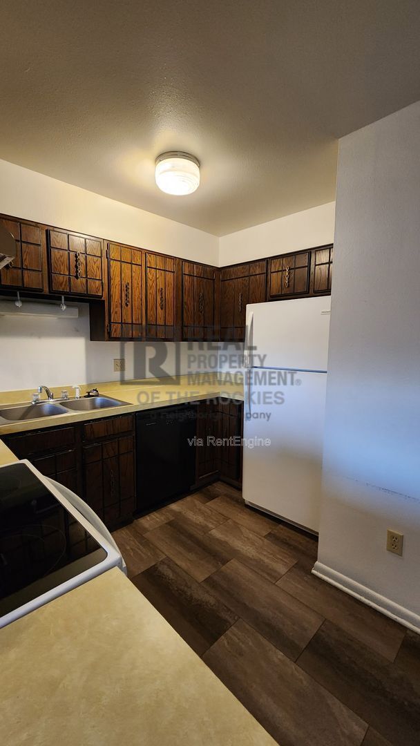 Photo - 5301 E 12th St Unidad 4