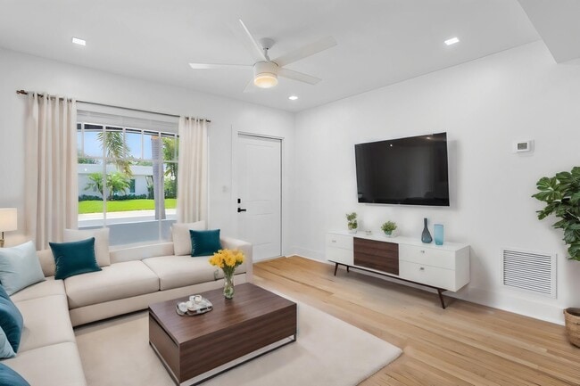 Photo - 401 NE 2nd Ave Unit 6