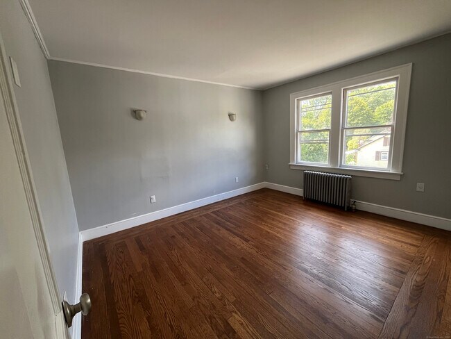 Photo - 486 Mohegan Ave Pkwy