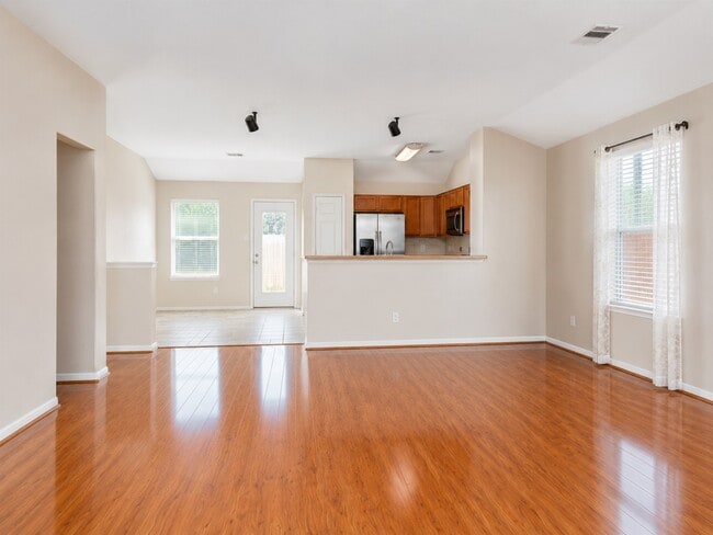 Photo - 136 Easton Glen Ln