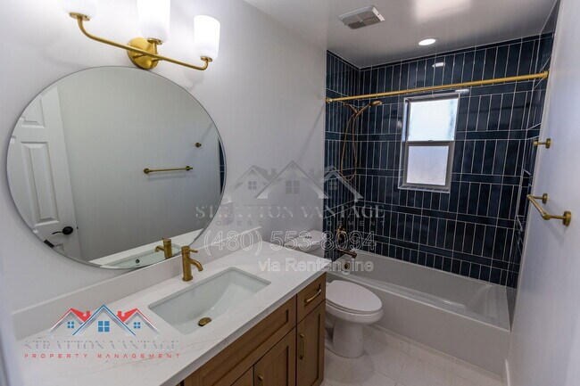 4826 E Avalon Dr