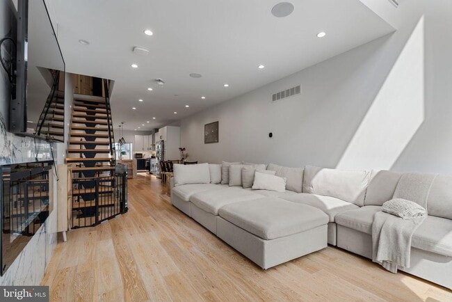Photo - 2409 Oakford St