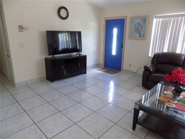 Photo - 342 Millport St NW