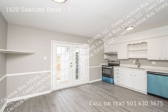 Building Photo - 1820 Sanford Dr Unit 1