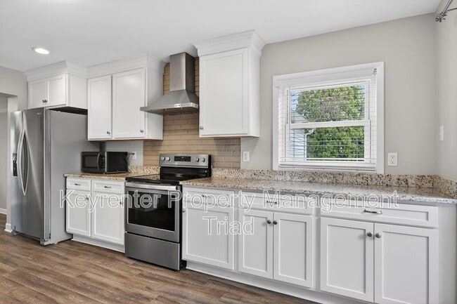 Photo - 8022 Linville Rd