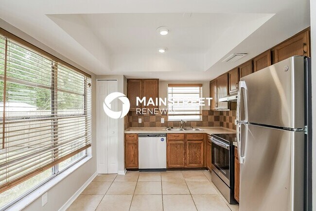 Photo - 3 Bedroom Pet-Friendly Home in OVIEDO, FL with Main Street Renewal