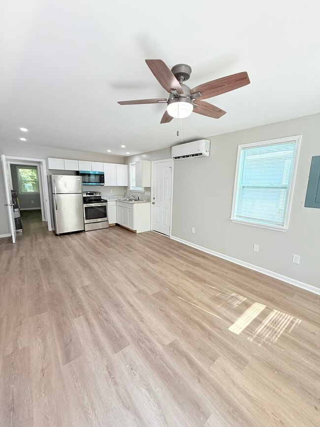Photo - 728 N Montgomery St