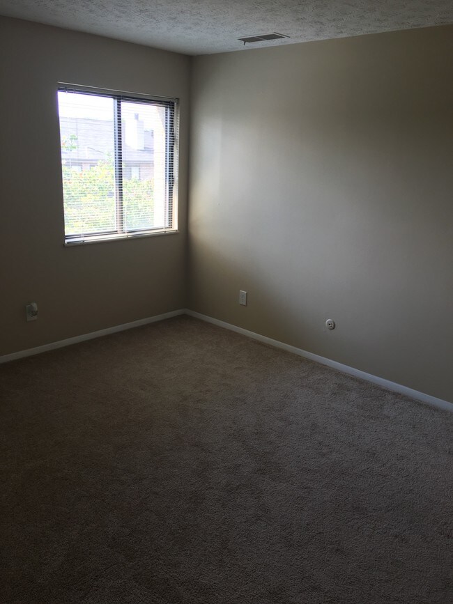 Chimneys of Oak Creek Apartments For Rent in Kettering, OH