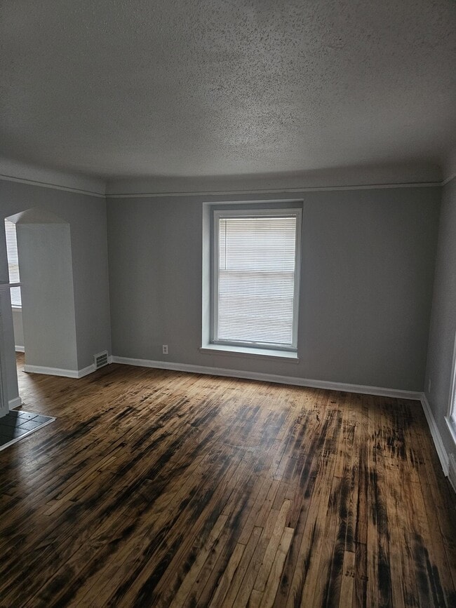 Photo - 5766 Bluehill St