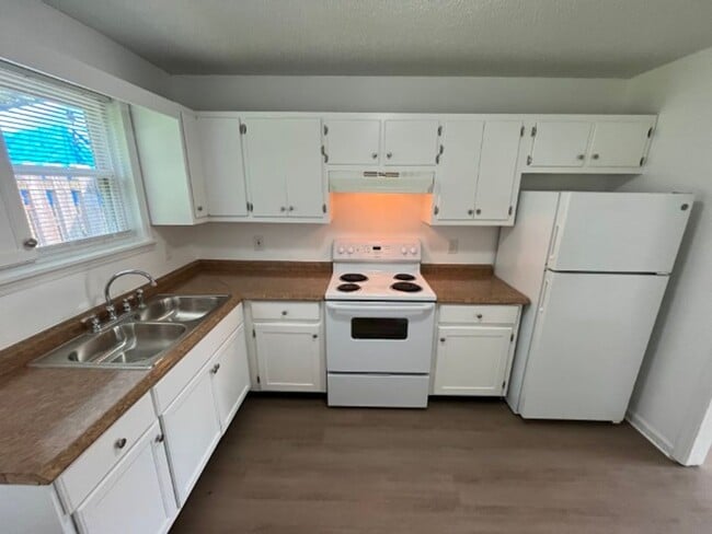 Photo - 708 Riviera Dr