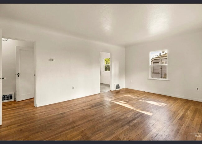 Photo - 242 Cherry St