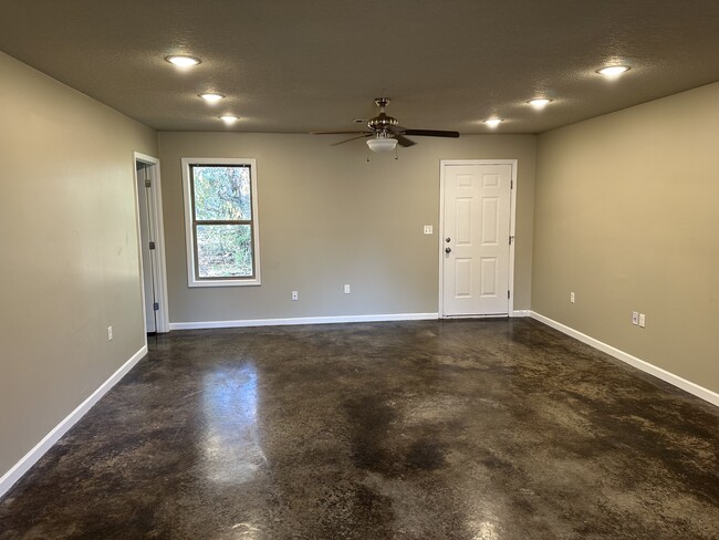 Photo - 402 Kiersen Ln