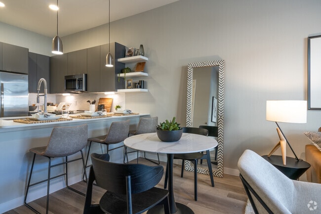 1HAB, 1BA-725SF - The Exchange