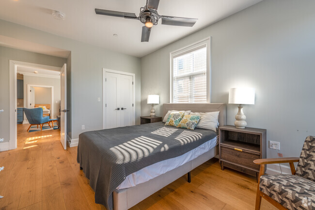 2 BR, 1 BA - 750 SQ FT