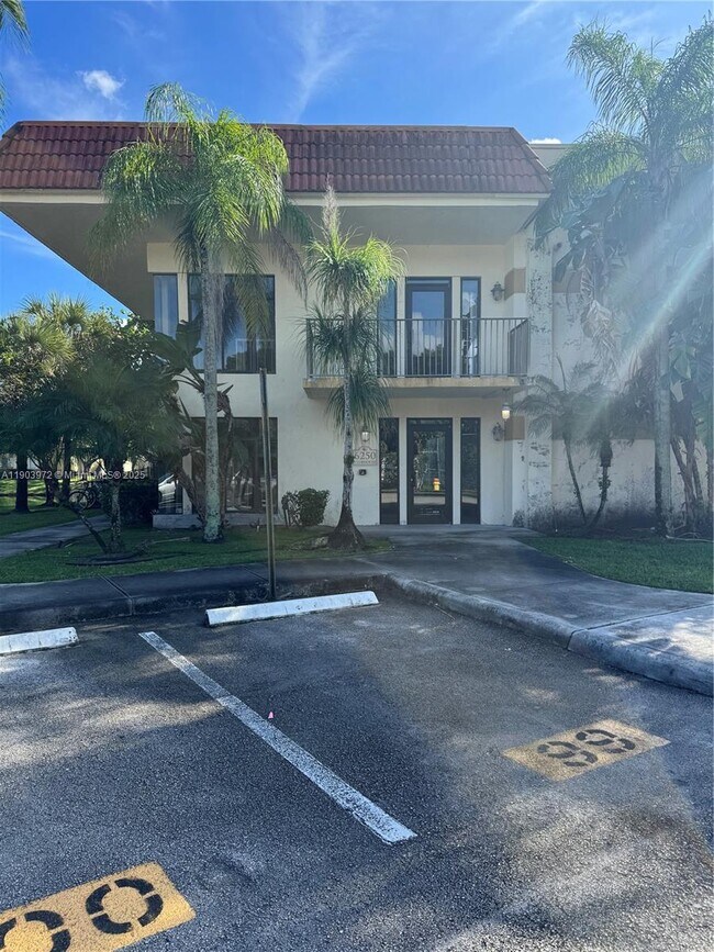 Photo - 4725 SW 62nd Ave Unit 201