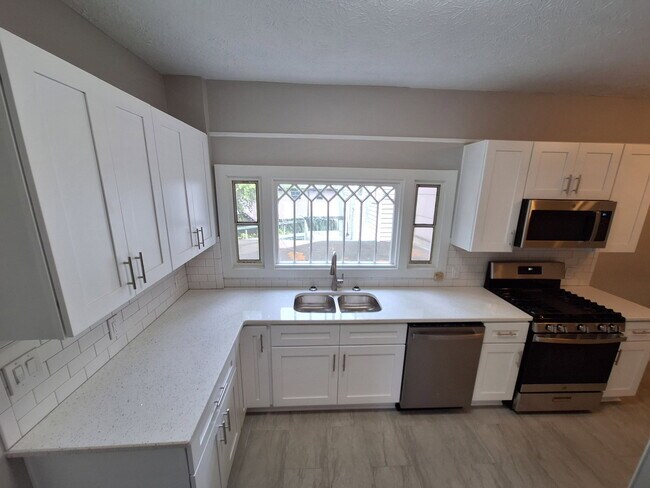 852 Monroe Dr NE Unit 2