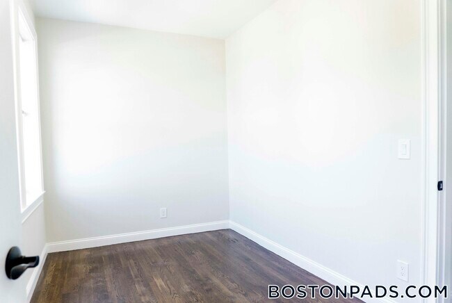 Photo - 2017 Commonwealth Ave Unit 4