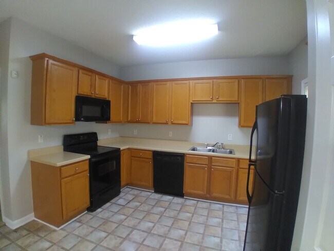 Photo - 3 bed 2 bath property in Atlanta!! -- Security Deposit is NEGOTIABLE!
