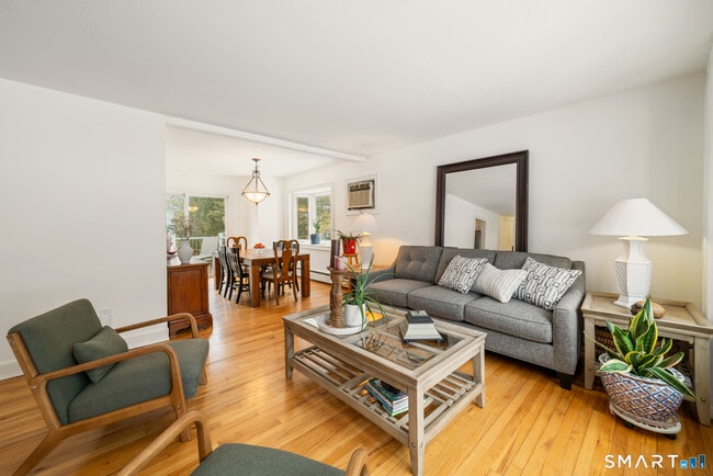 Photo - 16 Cushing Dr