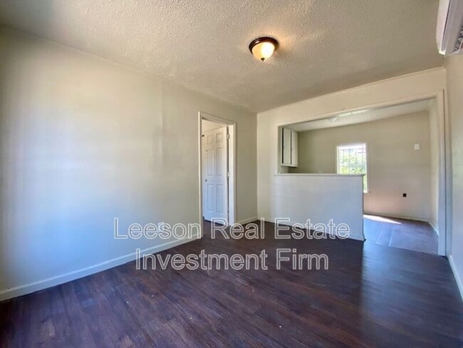 Photo - 517.5 Stoner Ave