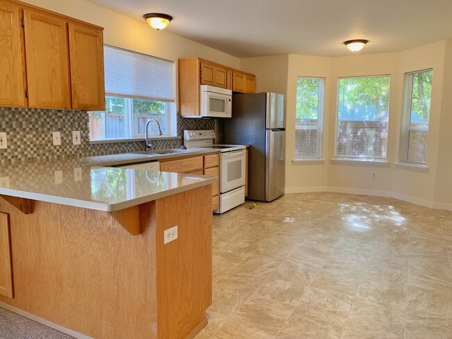 Photo - Bright and airy 4 bed!