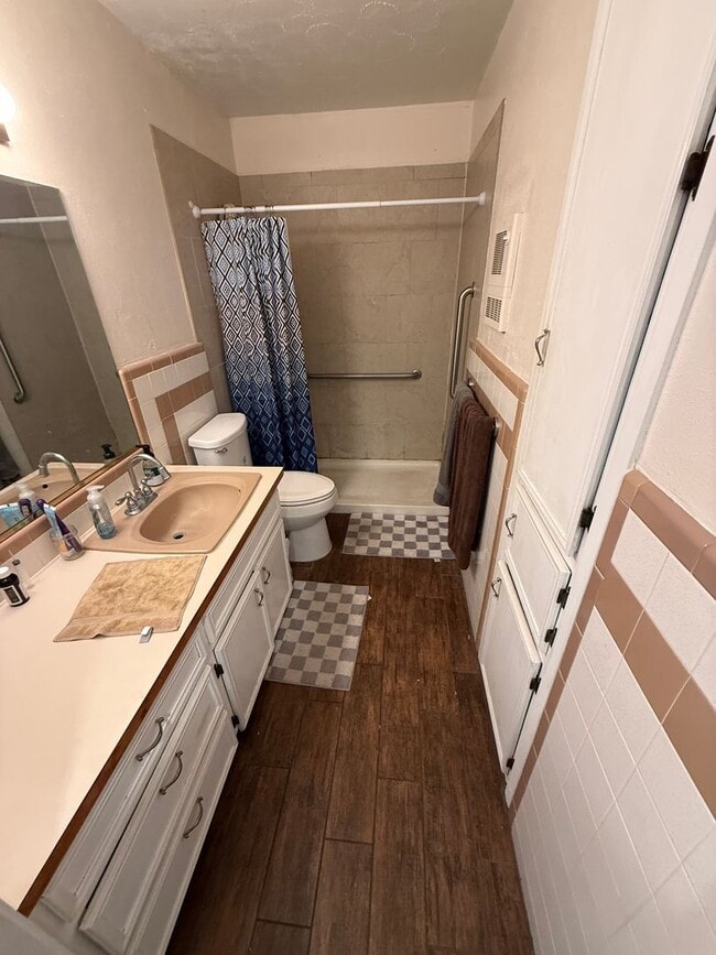 Photo - Pre Leasing for fall 2026! 5 bedroom 2 bath by LCU!