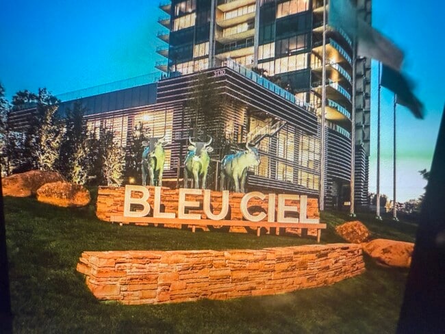 Building Photo - 3130 N Harwood St Unit Bleu Ciel 1004 Rental