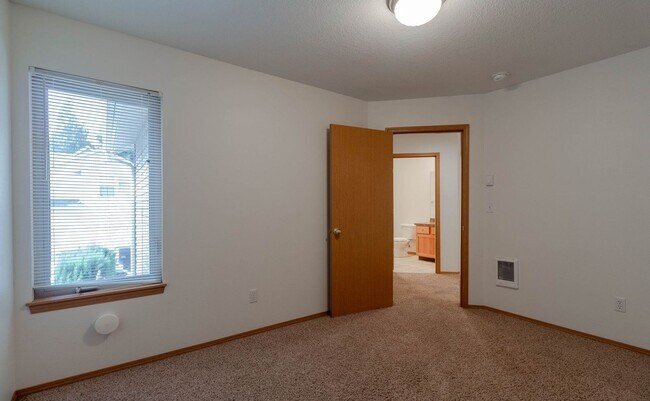 Photo - 8109 NE 36th Ct