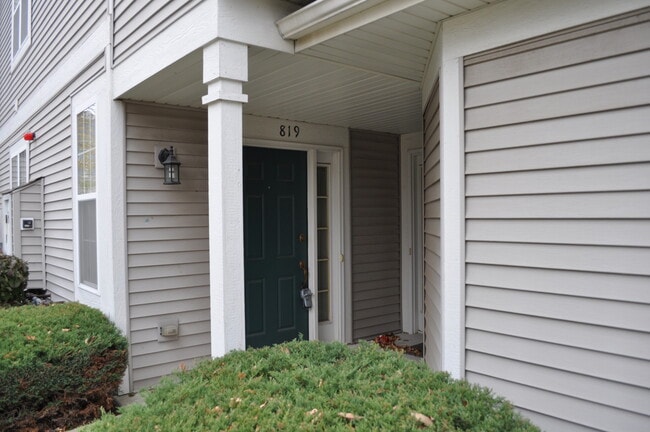 Photo - 819 Genesee Dr