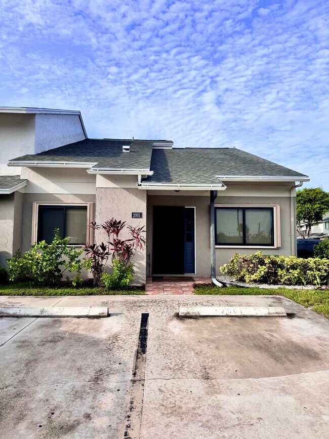 Photo - 2001 Wharf Ln Townhome