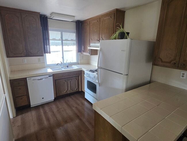 Kitchen - 5368 Leland Cir