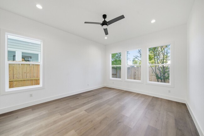 Photo - 2036 Thonig Rd