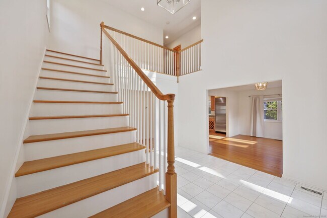 Photo - 53 Midbrook Ln