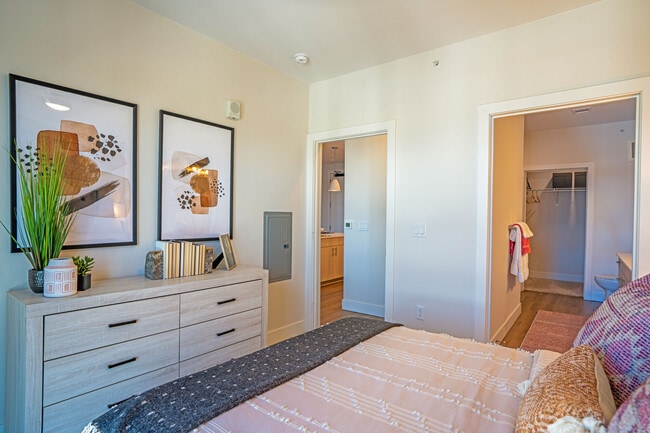 Building Photo - Traverse