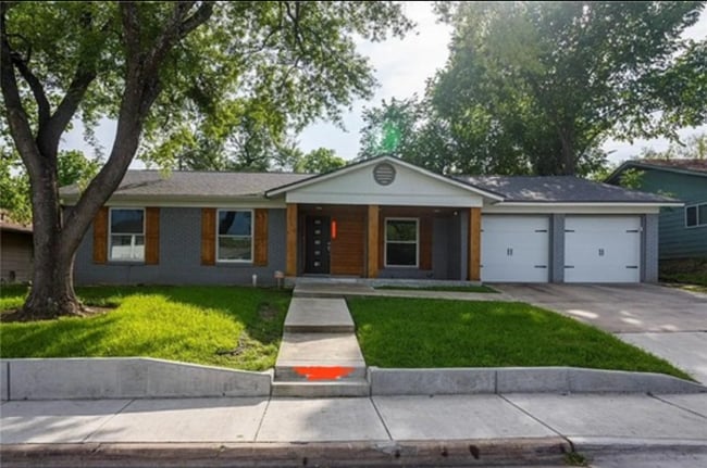 Building Photo - 2509 Loyola Ln