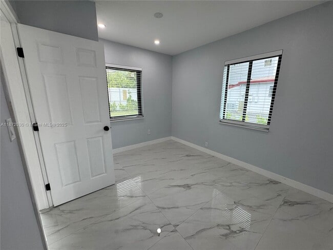Photo - 16440 NE 10th Ave